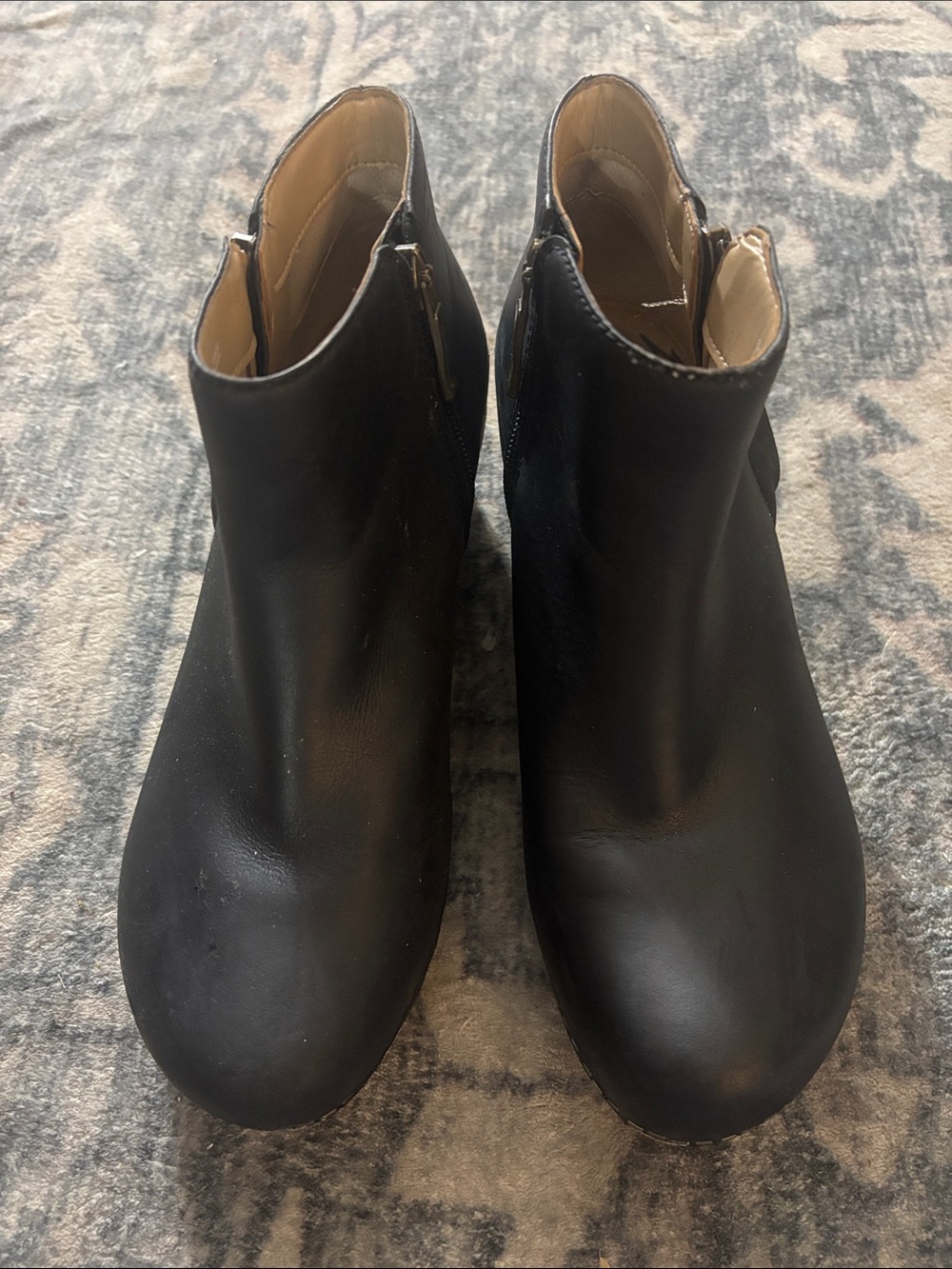 EXCELLENT condition DANSKO! Size 39! Women’s Black Ankle Boots Zip Closure